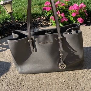 Michael kors jet set tote